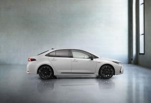 Toyota Corolla Hybrid Sedan GR Sport 2020 года  (EU)